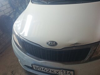 2014 Kia Rio 5-speed III, белый, 950000 рублей, вид 1