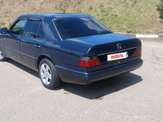 1992 Mercedes-Benz W124 230 5-speed, синий, 300000 рублей, вид 4