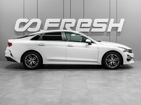 2021 Kia K5 III, белый, 2600000 рублей - вид 4