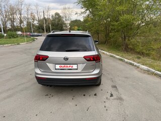 2017 Volkswagen Tiguan II, серебристый, 2350000 рублей, вид 3
