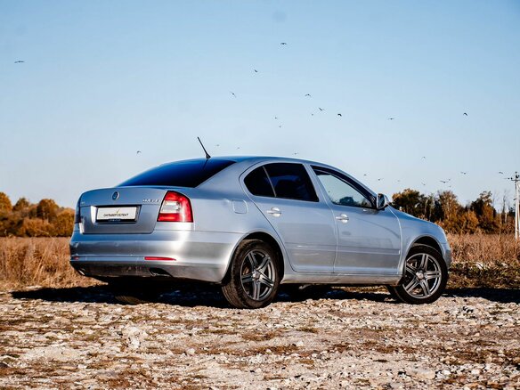 2011 Skoda Octavia II (A5) Рестайлинг, серебристый - вид 1