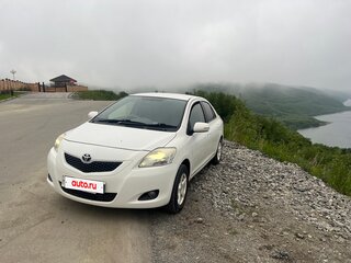 2009 Toyota Belta I, белый, 950000 рублей, вид 4