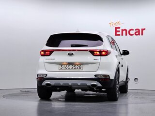 2021 Kia Sportage IV Рестайлинг, белый, 2150000 рублей, вид 4