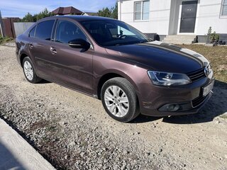 2014 Volkswagen Jetta VI, коричневый, 1190000 рублей, вид 3