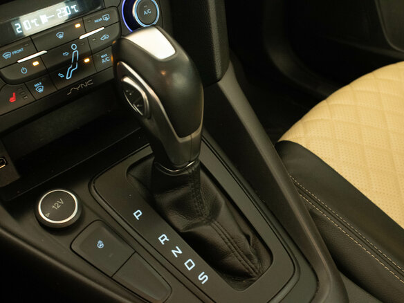 2018 Ford Focus III Рестайлинг, красный, 1579000 рублей - вид 16