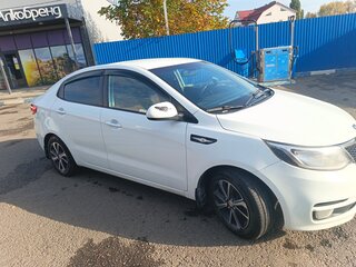2016 Kia Rio III Рестайлинг, белый, 700000 рублей, вид 5