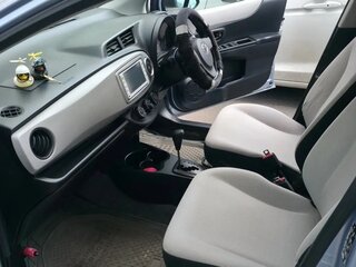 2011 Toyota Vitz III (XP130), голубой, 550000 рублей, вид 4