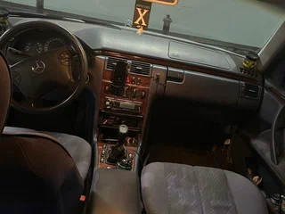 2000 Mercedes-Benz E-Класс 240 II (W210, S210) Рестайлинг, серебристый, 370000 рублей, вид 5