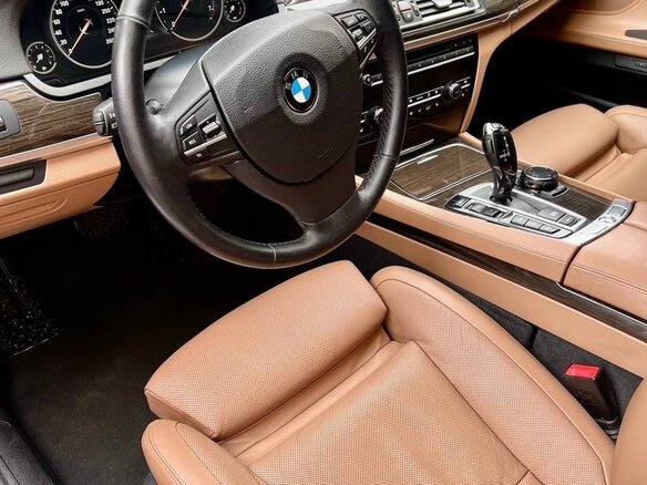 2013 BMW 7 серии 750Li xDrive V (F01/F02/F04) Рестайлинг, серый - вид 5