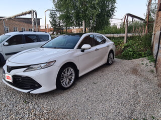 2018 Toyota Camry VIII (XV70), белый, 2950000 рублей, вид 1