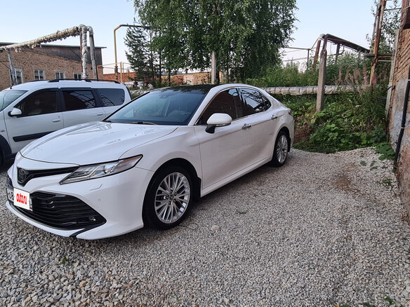 2018 Toyota Camry VIII (XV70), белый, 2950000 рублей