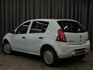 2011 Renault Sandero I, белый, 379777 рублей, вид 2