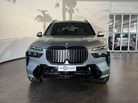 2025 BMW X7 40d I (G07) Рестайлинг, серебристый, 14404000 рублей, вид 2