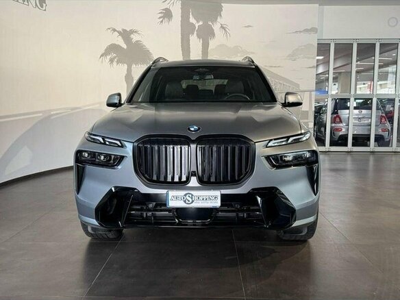 2025 BMW X7 40d I (G07) Рестайлинг, серебристый, 14404000 рублей - вид 1