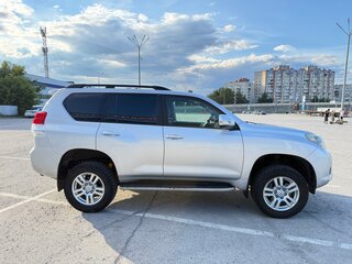 2010 Toyota Land Cruiser Prado 150 Series, серый, 2450000 рублей, вид 2