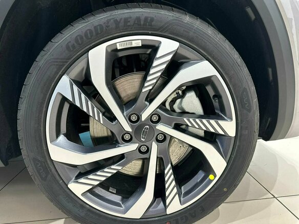 2026 Geely Monjaro I Рестайлинг, серебристый, 4599990 рублей - вид 9