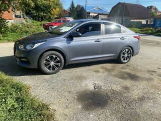 2019 Hyundai Solaris II, серый, 900000 рублей, вид 2