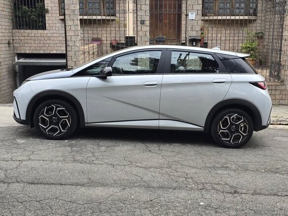 2024 BYD Dolphin 44.9 kWh I, серебристый, 1585000 рублей - вид 4