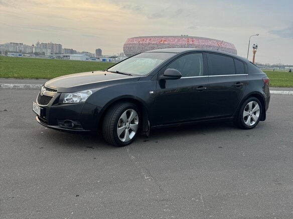 2011 Chevrolet Cruze I, чёрный, 575000 рублей - вид 1
