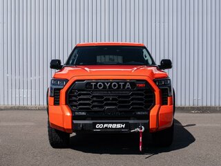 2023 Toyota Tundra CrewMax III, красный, 8599000 рублей, вид 3