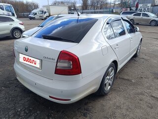 2011 Skoda Octavia DSG7 II (A5) Рестайлинг, белый, 445000 рублей, вид 4
