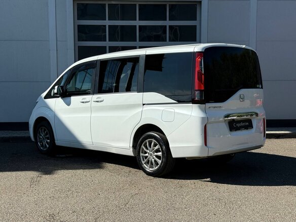 2017 Honda Stepwgn V, белый - вид 2