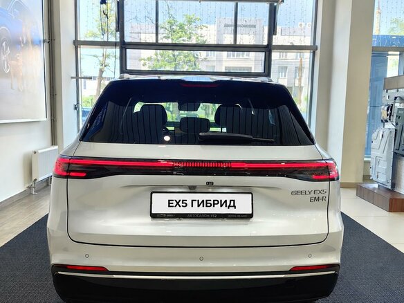 2026 Geely EX5 Гибрид EM-R, серебристый, 3829990 рублей - вид 3