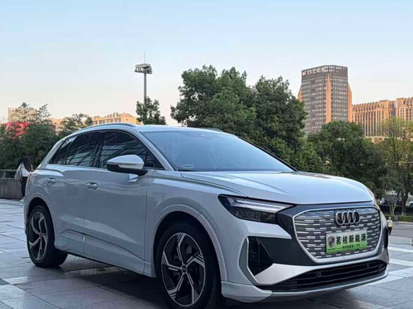 2025 Audi Q4 e-tron 40 I, белый - вид 2