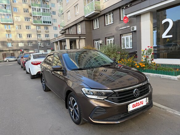 2022 Volkswagen Polo VI, коричневый, 1700000 рублей - вид 12