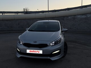 2017 Kia Ceed II Рестайлинг, серебристый, 1400000 рублей, вид 2