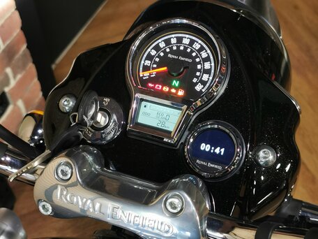 2025 Royal Enfield Classic 650, чёрный, 670000 рублей, вид 2