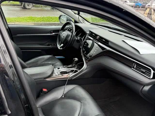 2020 Toyota Camry VIII (XV70), чёрный, 2110000 рублей, вид 5