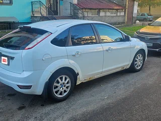 2010 Ford Focus II Рестайлинг, белый, 282000 рублей, вид 4