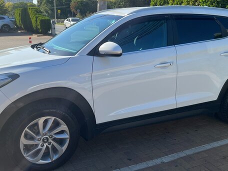 2017 Hyundai Tucson III, белый, 2000000 рублей, вид 3