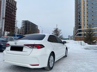 2021 Toyota Corolla XII (E210), белый, 1950000 рублей, вид 3