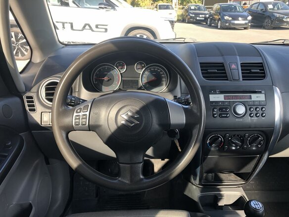 2010 Suzuki SX4 I (Classic) Рестайлинг, белый - вид 11