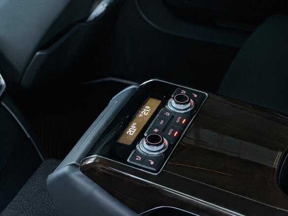 2015 Audi A8 III (D4) Рестайлинг, чёрный, 2650000 рублей - вид 3