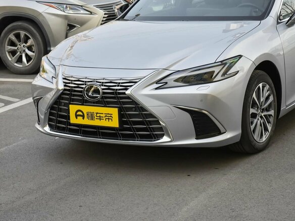 2026 Lexus ES 200 VII Рестайлинг 2, серебристый, 5690000 рублей - вид 8