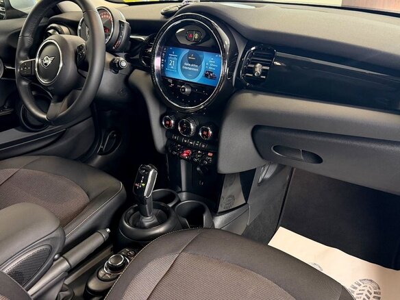 2022 Mini Hatch Cooper D III (F55/F56) Рестайлинг 2, серебристый, 2690000 рублей - вид 4