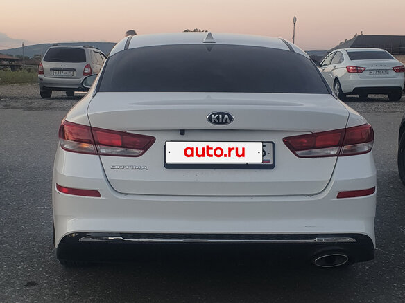 2019 Kia Optima IV Рестайлинг, белый, 1550000 рублей - вид 3