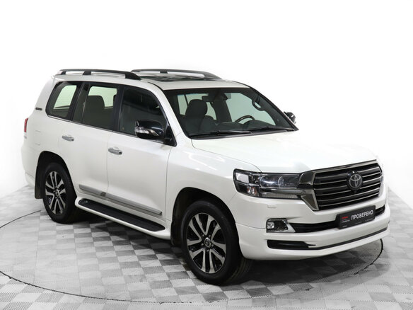 2017 Toyota Land Cruiser 200 Series Рестайлинг 2, белый - вид 2