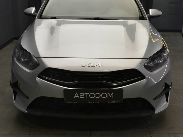 2022 Kia Ceed III Рестайлинг, серебристый, 2087000 рублей - вид 2