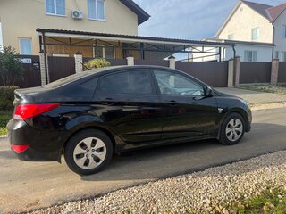 2014 Hyundai Solaris I Рестайлинг, чёрный, 810000 рублей, вид 4