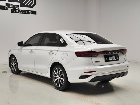 2023 Geely Emgrand II, серебристый, 920000 рублей - вид 5