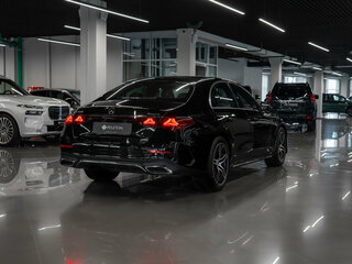 2026 Mercedes-Benz E-Класс 300 VI (W214, S214), чёрный, 9000000 рублей, вид 5