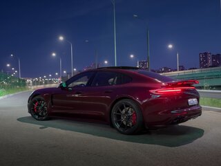 2017 Porsche Panamera Turbo II, красный, 7487000 рублей, вид 3
