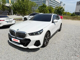 2026 BMW 5 серии 530i xDrive VIII (G60/G61/G68), белый, 8087700 рублей, вид 1