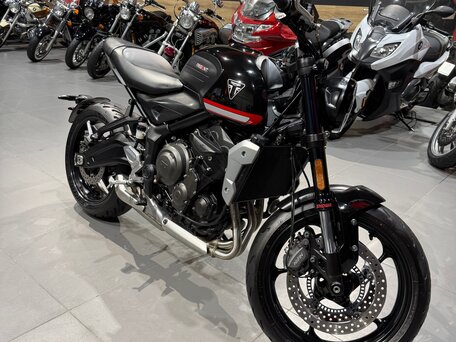 2022 Triumph Trident 660, чёрный, 745000 рублей, вид 4