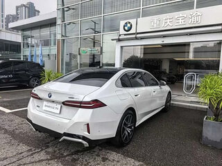 2024 BMW i5 Long eDrive35L, белый, 5870700 рублей, вид 5