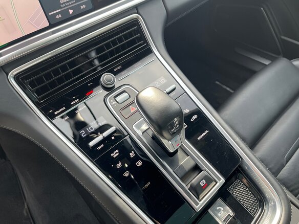 2020 Porsche Panamera II Рестайлинг, красный, 11594775 рублей - вид 27